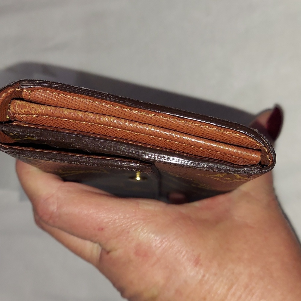 Authentic Louis Vuitton Long Monogram Sara Wallet - Picture 3 of 11